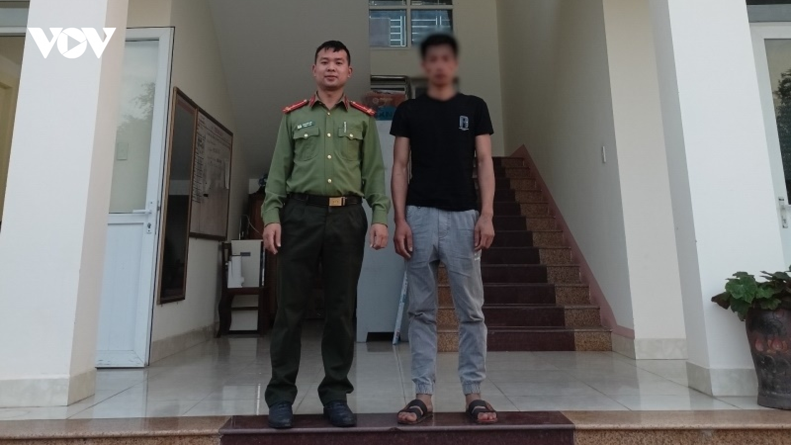 Nhận 500 nghìn đồng để dẫn người xuất cảnh trái phép