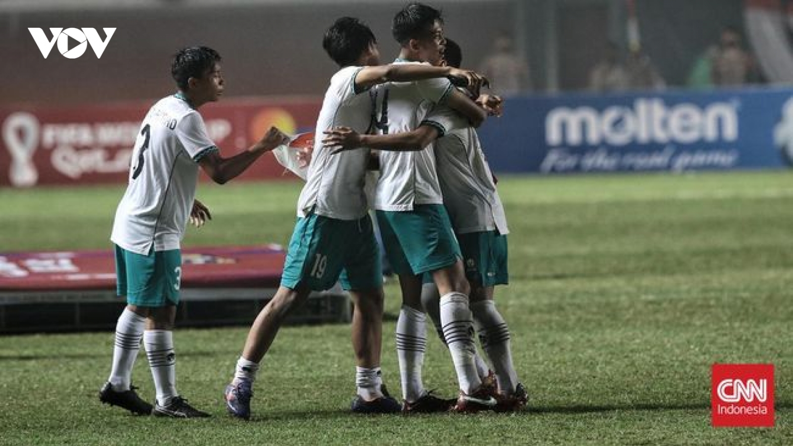 U17 Indonesia gặp bất lợi lớn sau vụ bạo loạn kinh hoàng