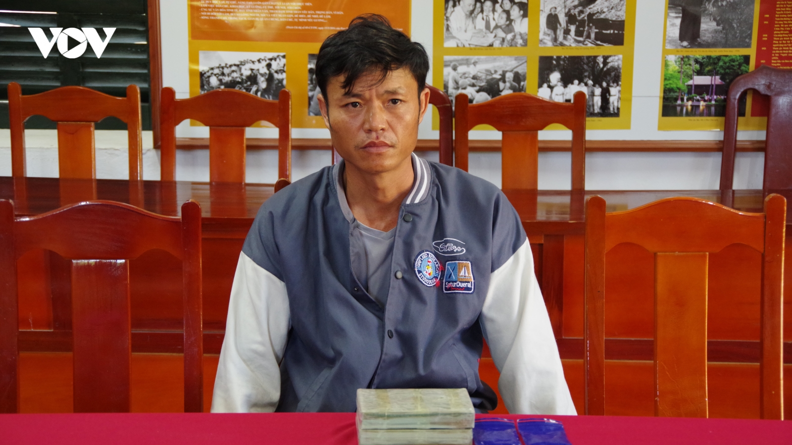 Vận chuyển 2 bánh heroin và 400 viên ma túy lấy 10 triệu đồng tiền công
