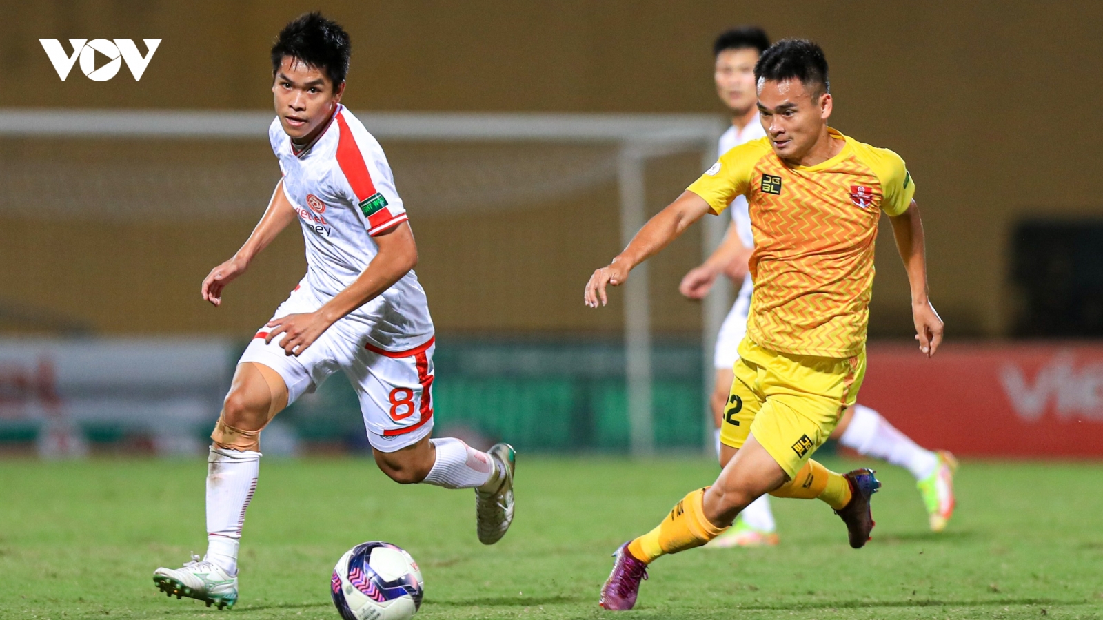 Sau vòng 18 V-League 2022: Hà Nội FC nhận quà từ các đối thủ