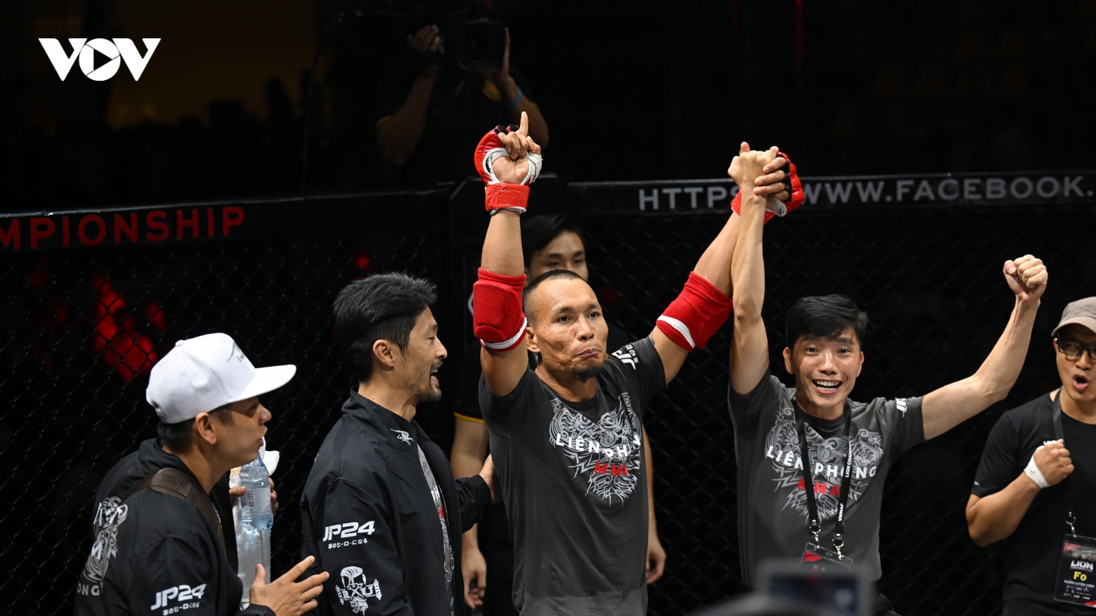 Johnny Trí Nguyễn trải lòng sau khi học trò tiến vào chung kết LION Championship 2022