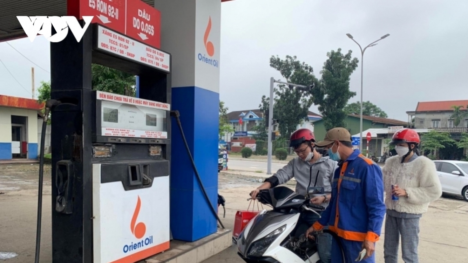 Cần rà soát lại thuế, các chi phí trong cơ cấu giá xăng dầu