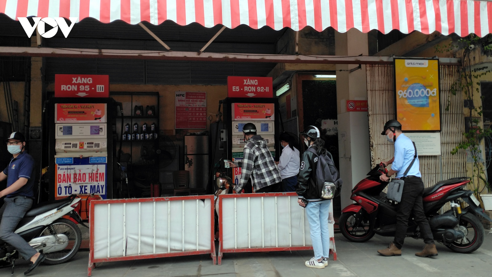 Giá xăng dầu giảm đồng loạt, riêng dầu hỏa tăng giá từ 15h00 chiều 20/11