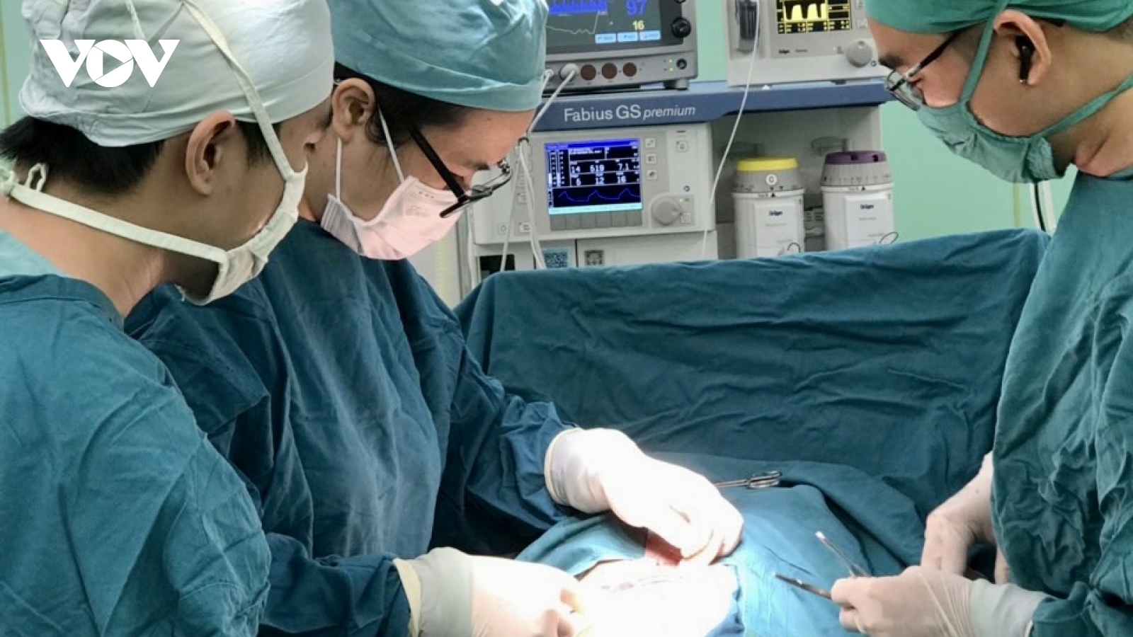 Bệnh viện Vũng Tàu cứu sống bệnh nhân xoắn lá lách hiếm gặp