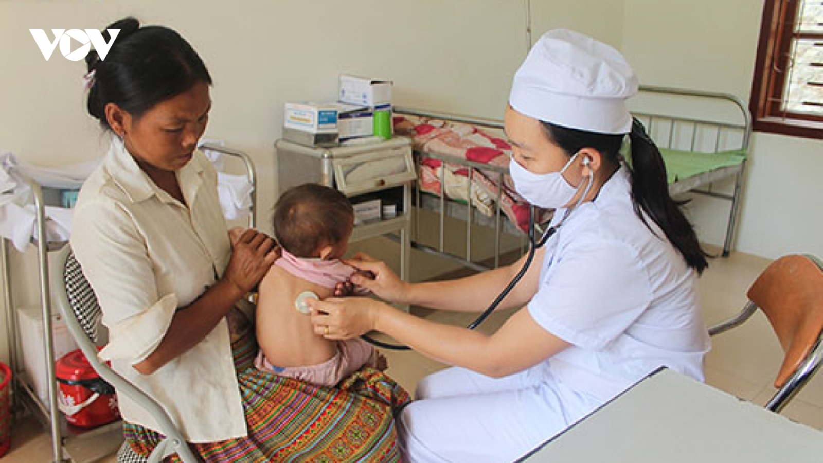 Đầu tư cho y tế công: Chiếc áo may sao cho vừa?