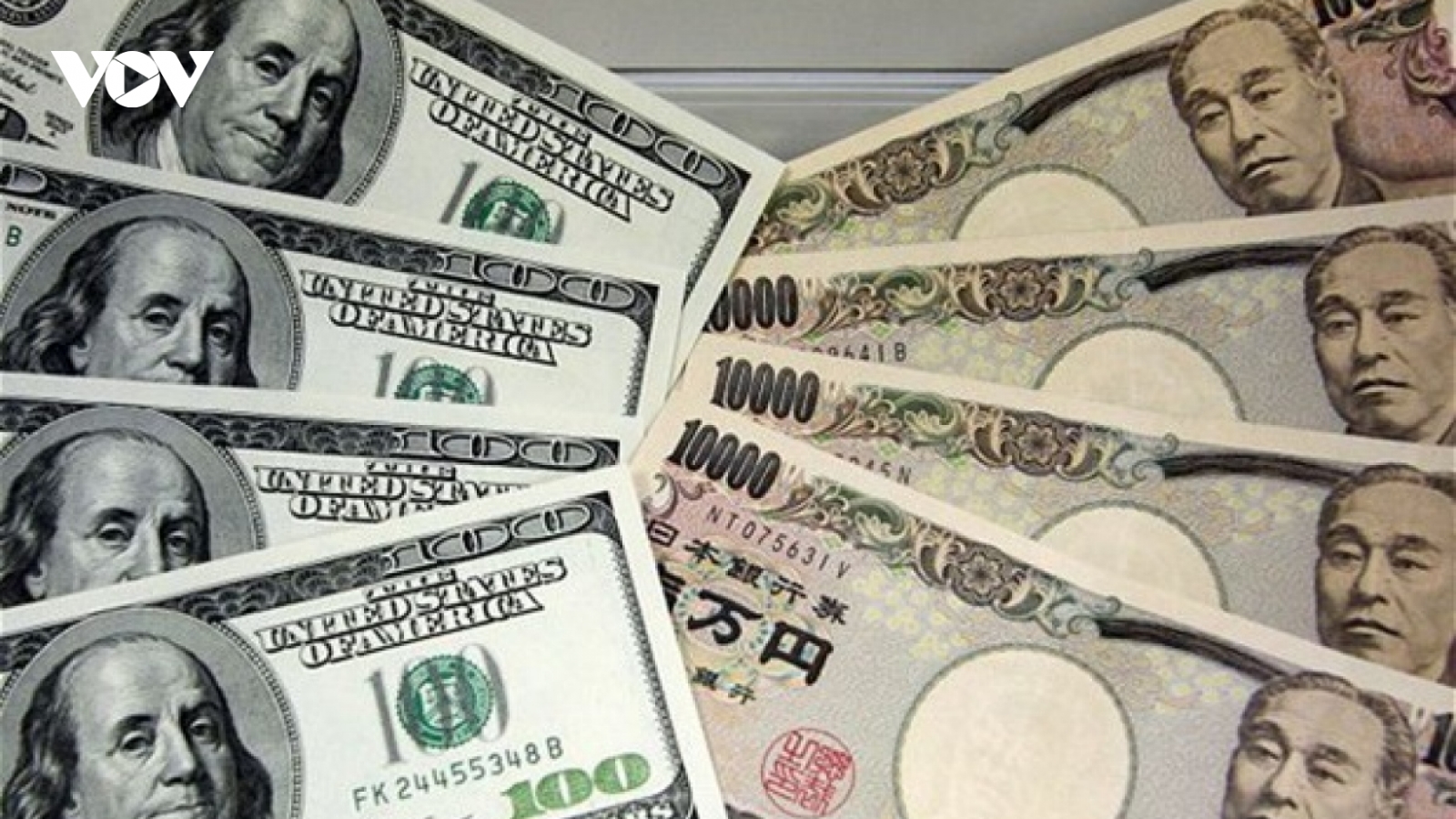 Tỷ giá USD neo giữ ở mức cao, yên Nhật lao dốc