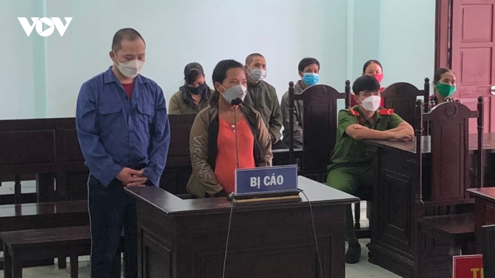 Cha dượng lĩnh án 5 năm 6 tháng vì bạo hành bé gái 7 tuổi