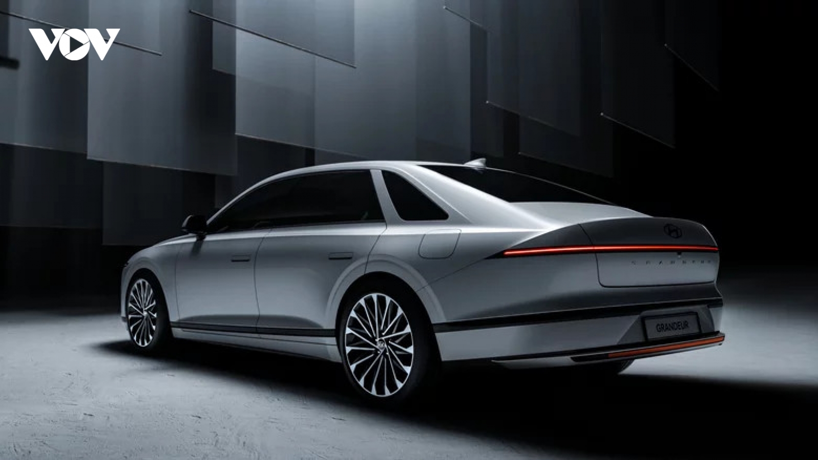 Hyundai Azera mới là một chiếc Sedan tuyệt đẹp mà Mỹ không thể có