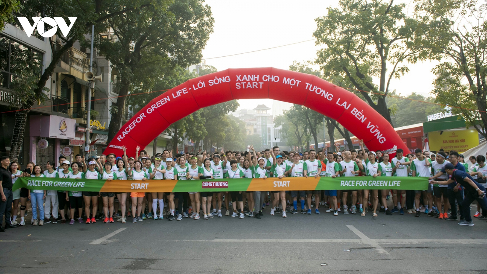Gần 800 VĐV tham gia Giải “Race for Green Life”
