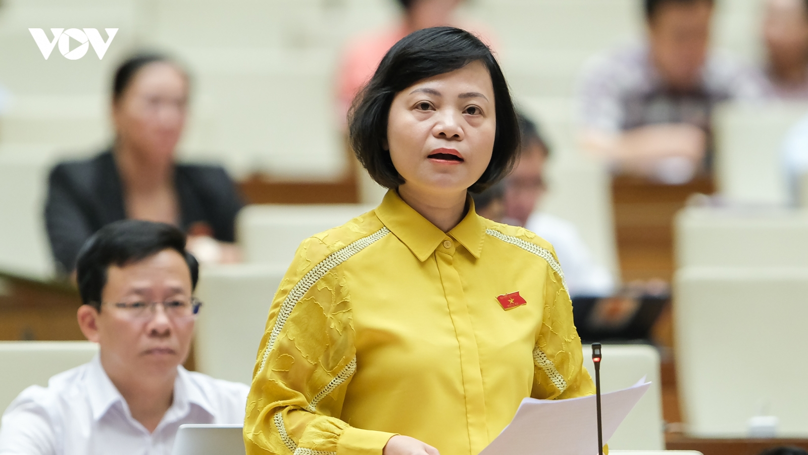 ĐBQH: Vì sao trước đây lương công chức cũng thấp nhưng không nghỉ việc nhiều?