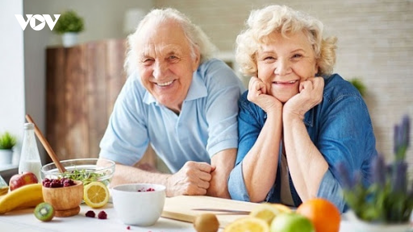 6 biện pháp tăng cường hệ miễn dịch tự nhiên khi cơ thể già đi