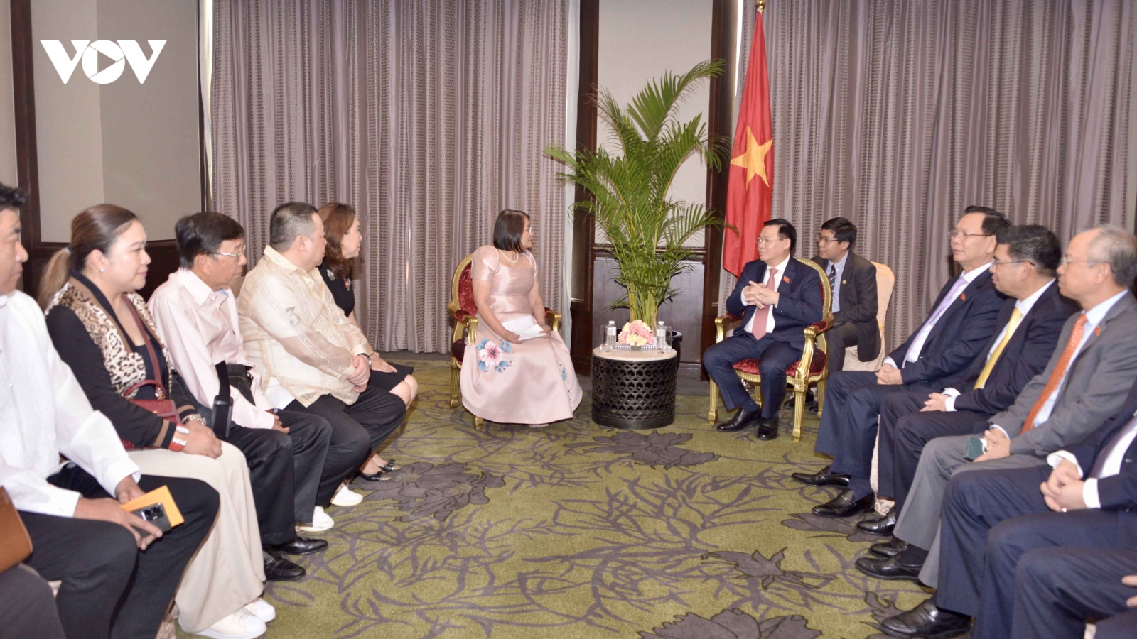 Việt Nam rất quan tâm hợp tác địa phương và giao lưu nhân dân với Philippines