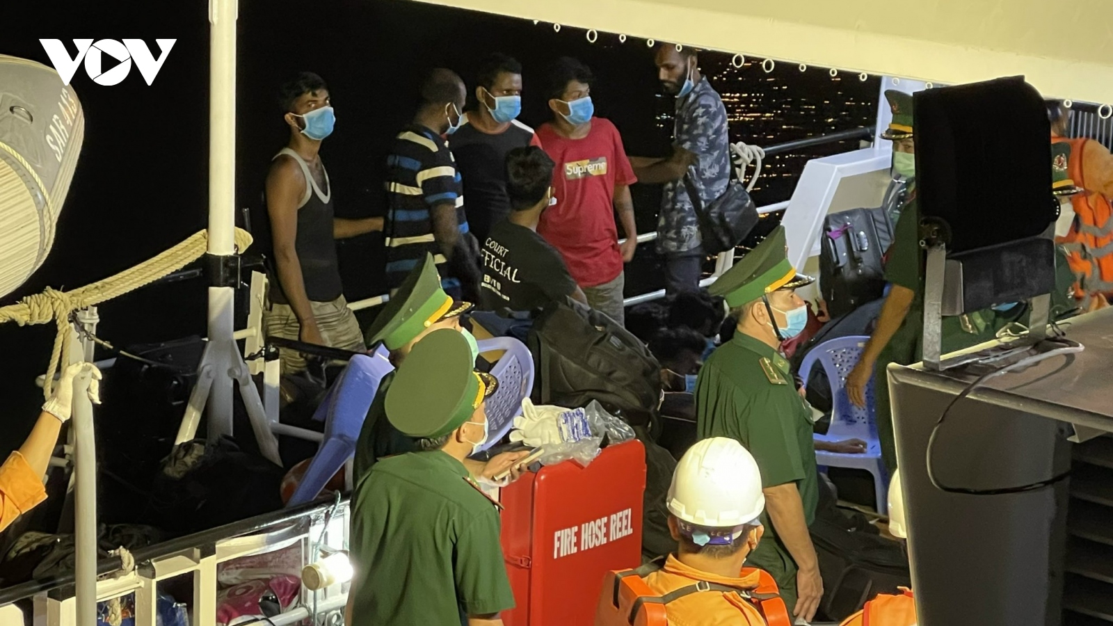 305 người Sri Lanka gặp nạn ngoài biển Vũng Tàu được đưa vào bờ an toàn
