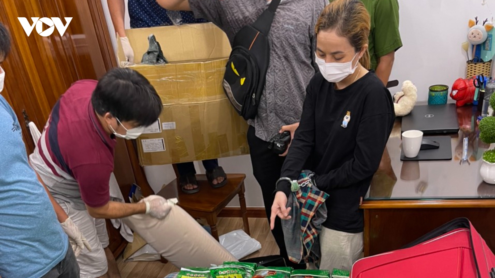Thu giữ 47 kg ma túy đá và 40 bánh heroin trong chung cư tại TPHCM