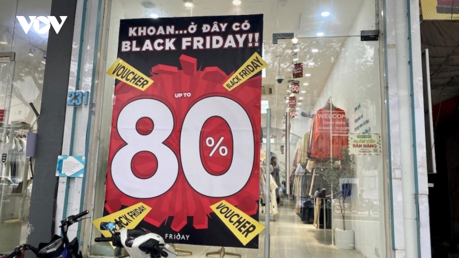 Black Friday thời trang giảm giá “sập sàn” tới 80%, khách vẫn thờ ơ