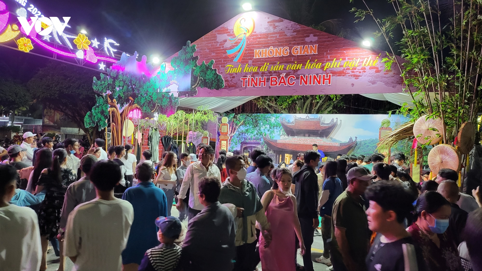 Đông đảo du khách đến Ngày hội Văn hóa - Du lịch Bạc Liêu và Lễ hội Dạ cổ hoài lang