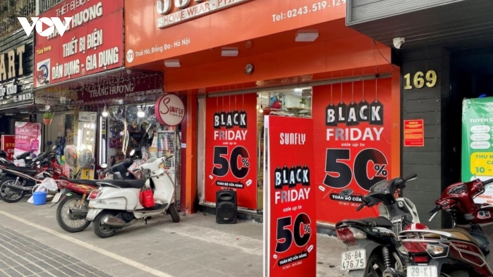 Khách hàng cân nhắc trước khi "xuống tiền" dịp Black Friday