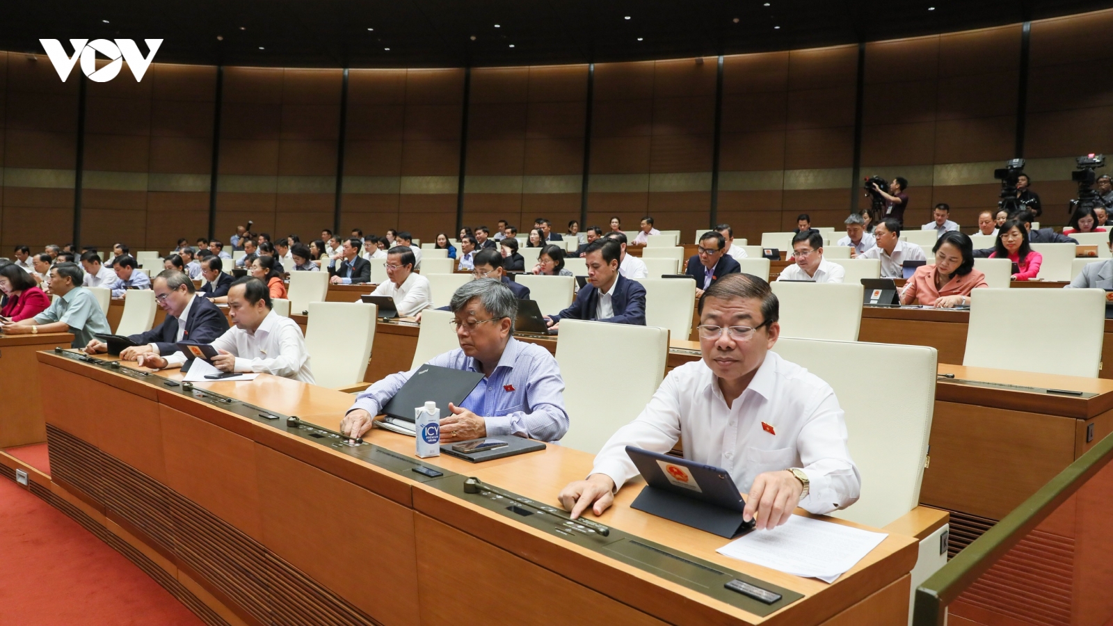 Công dân có thể được dự thính phiên họp công khai của Quốc hội