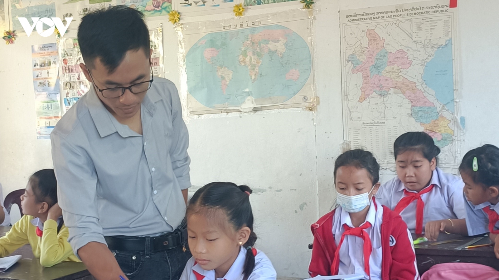 Thầy giáo Việt với hoài bão gieo tiếng mẹ đẻ trên đất nước Triệu Voi
