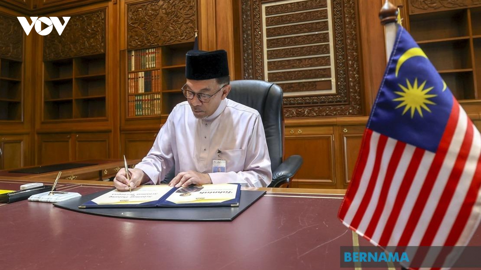 Sự nghiệp chính trị thăng trầm của tân Thủ tướng Malaysia Anwar Ibrahim