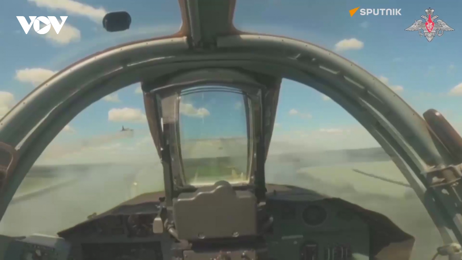 Cường kích Su-25 Nga bay tầm thấp phóng tên lửa tấn công mục tiêu ở Ukraine
