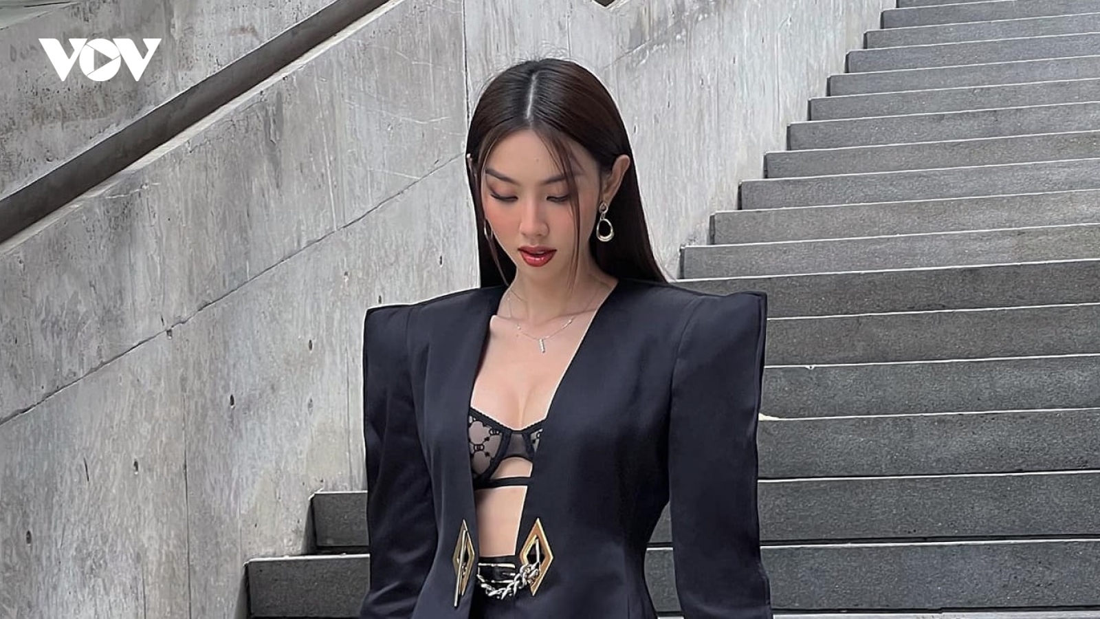 Hoa hậu Thùy Tiên diện đồ "hở bạo" lộ nội y nóng bỏng
