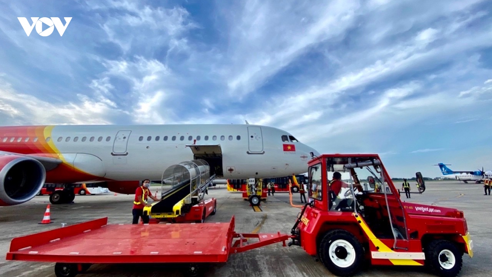 CEO và 1 số lãnh đạo Vietjet chuyển lương cho hoạt động cộng đồng, từ thiện