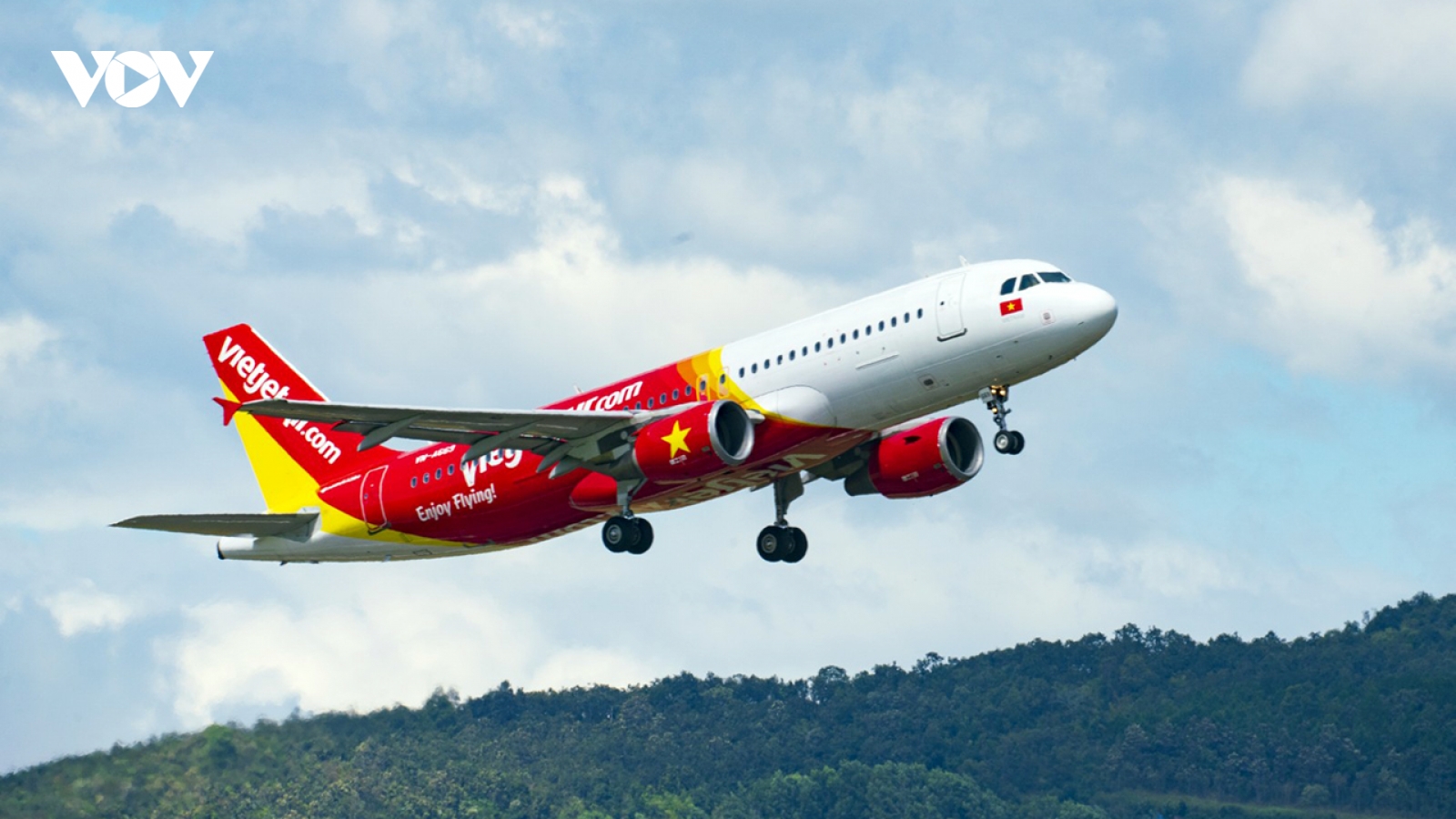 Chào đón khách hàng 150 triệu, Vietjet tặng voucher “khủng”