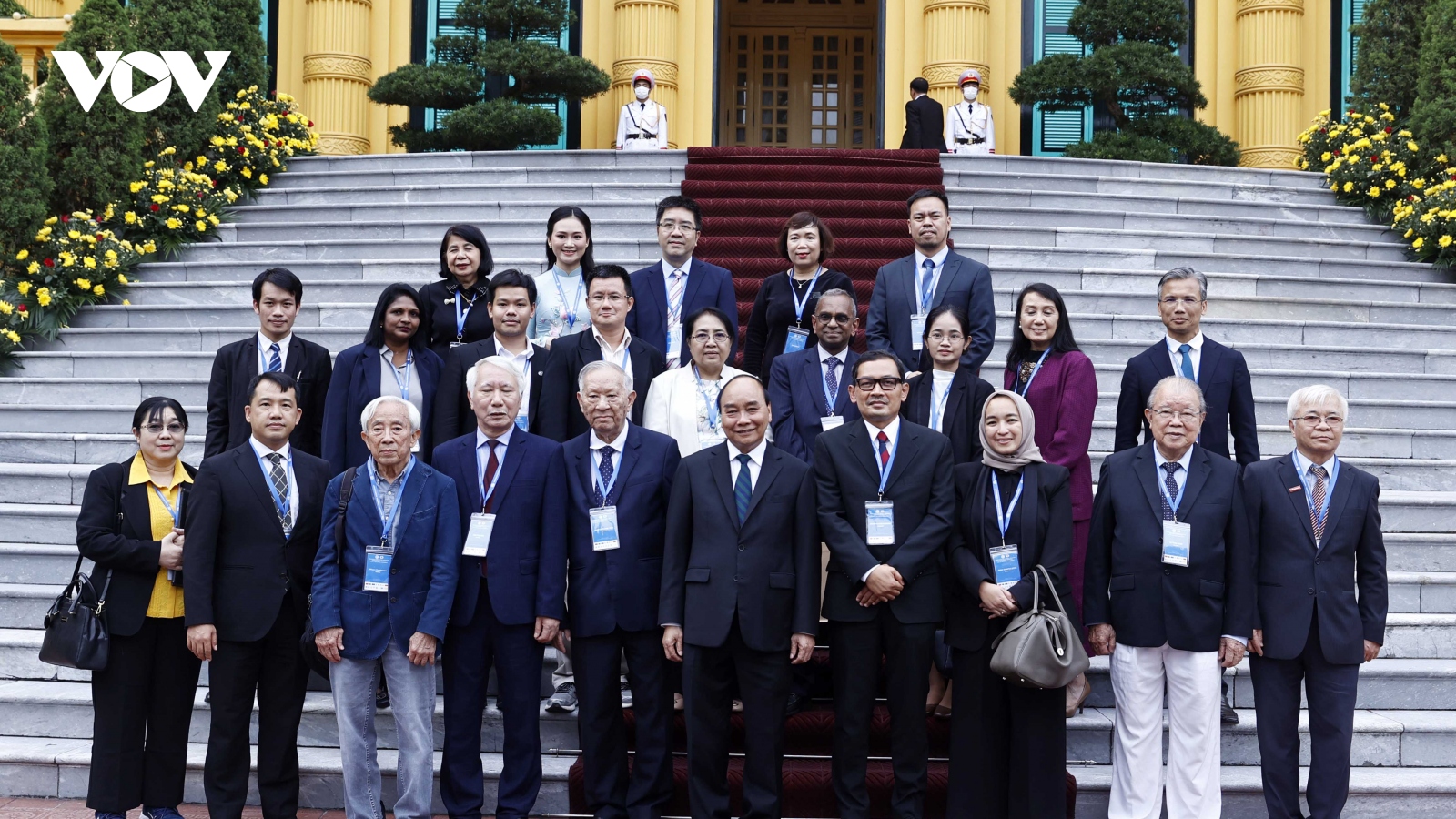 
        Chủ tịch nước Nguyễn Xuân Phúc tiếp đoàn đại biểu các nhà khoa học kinh tế ASEAN
                              