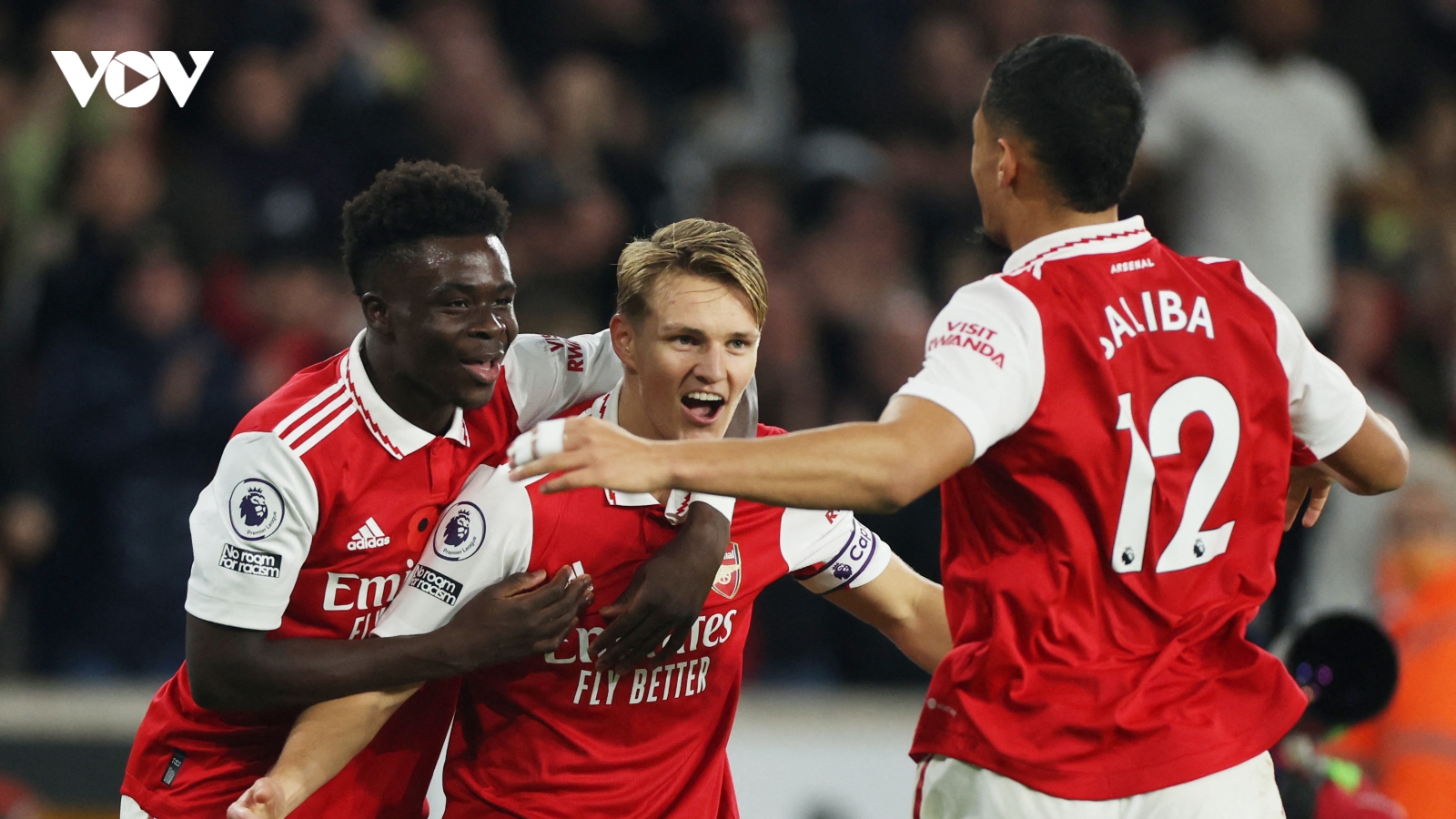 Arsenal cho Man City "hít khói" trong cuộc đua vô địch Ngoại hạng Anh