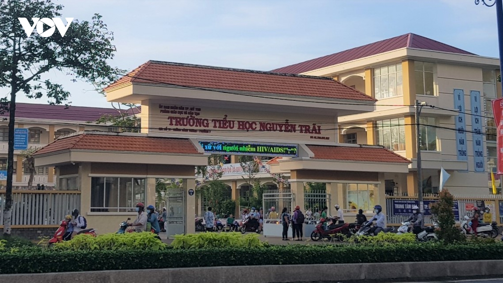 Tiền Giang: Nhiều học sinh tiểu học nhập viện nghi bị ngộ độc thực phẩm