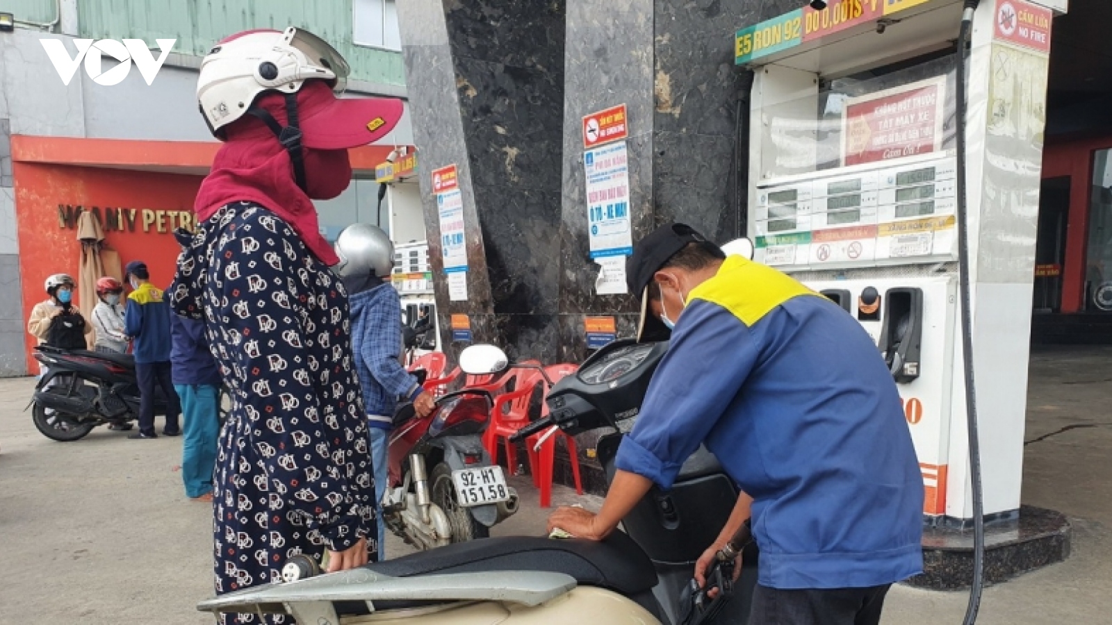 Ký cam kết cung ứng xăng dầu