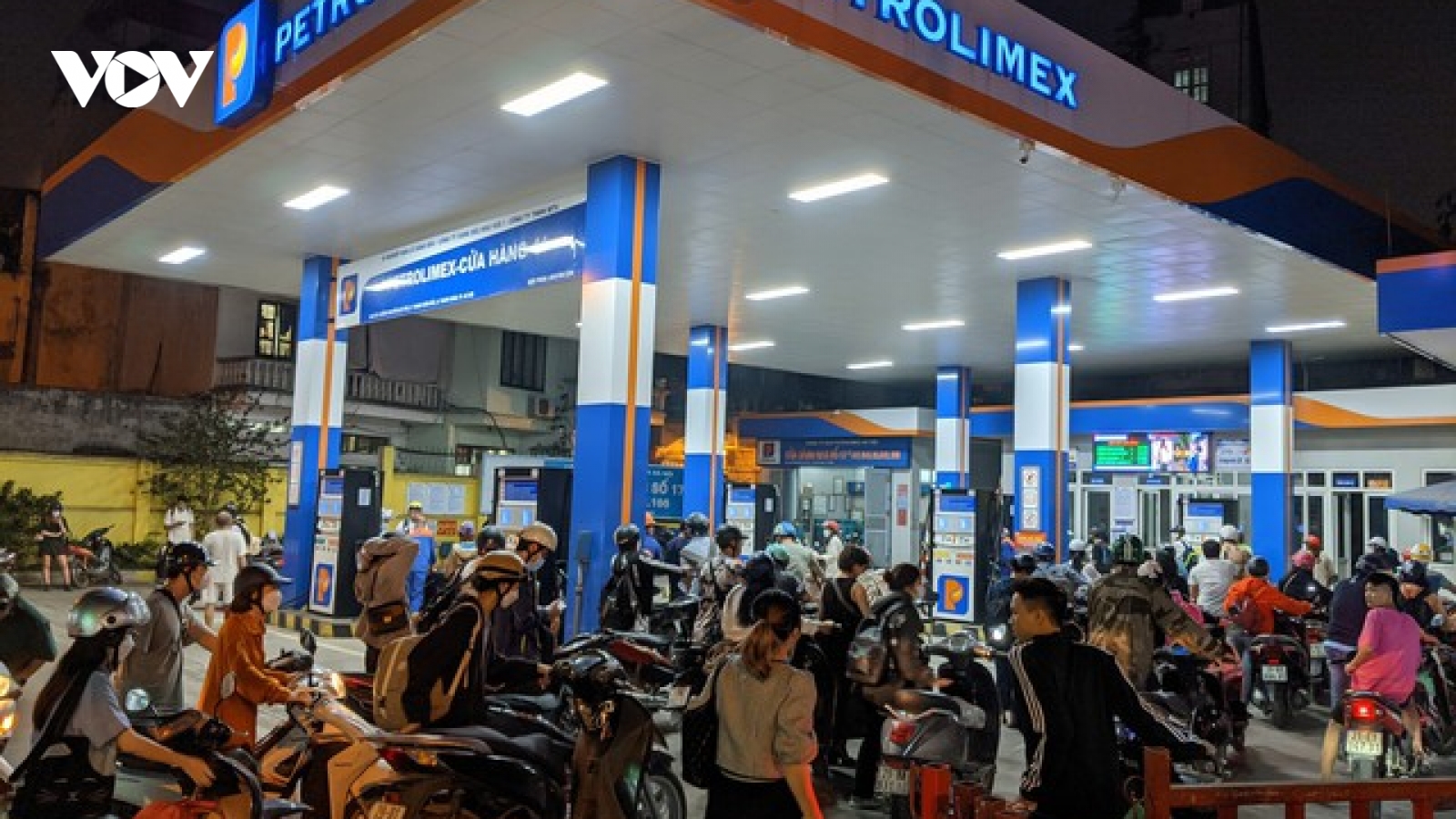 Thủ tướng yêu cầu giải quyết dứt điểm tình trạng thiếu xăng dầu cục bộ