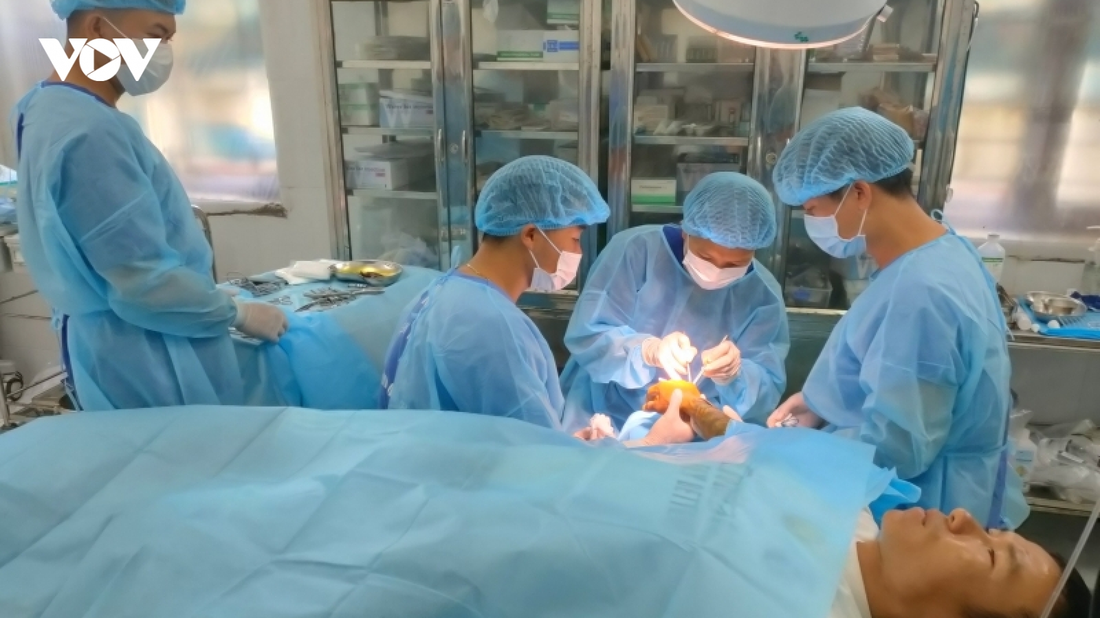 Bệnh xá đảo Song Tử Tây cấp cứu ngư dân gặp nạn trên biển