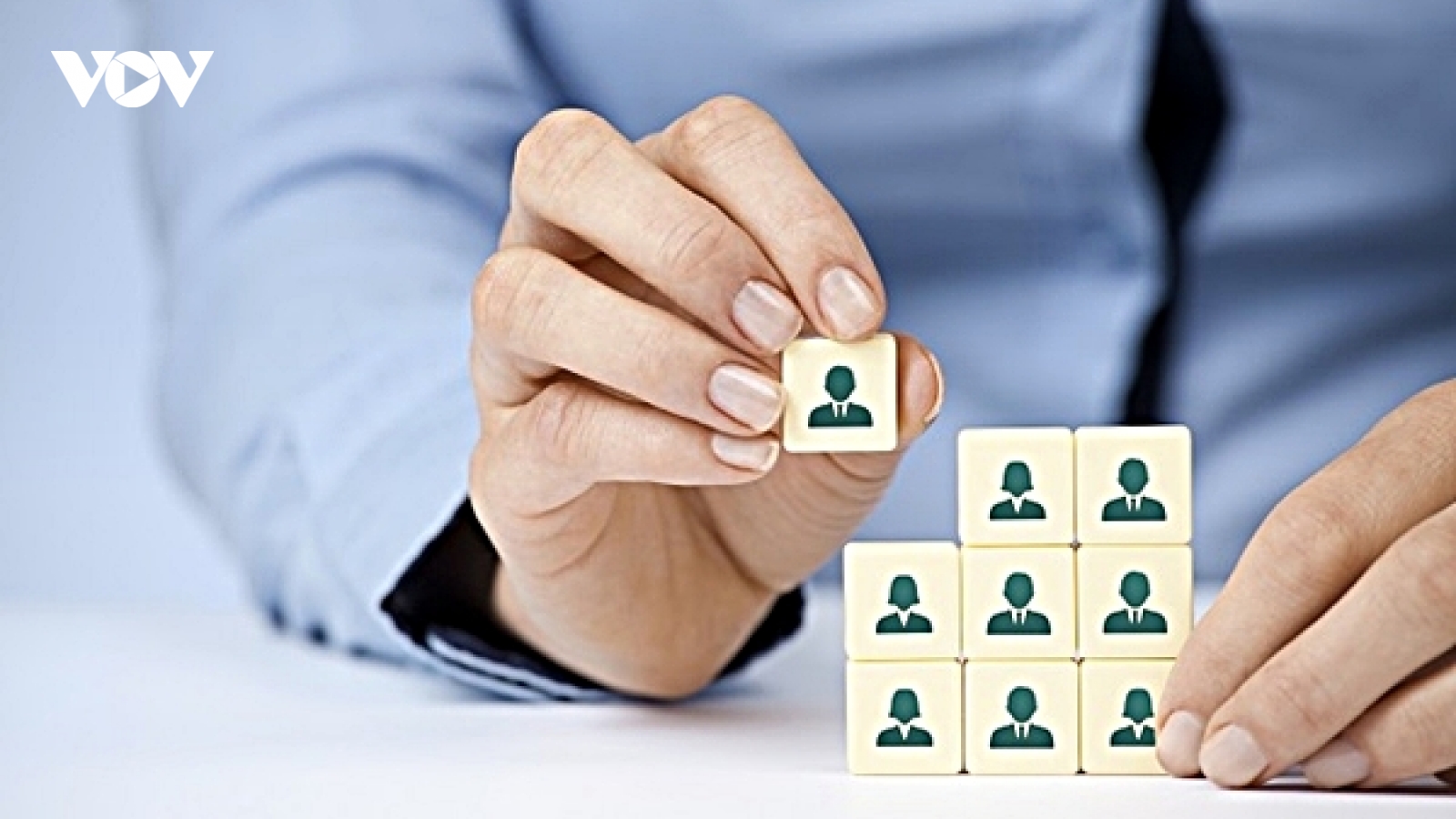 ĐBQH: Xu thế công chức nghỉ việc có liên quan gì đến tinh giản biên chế?