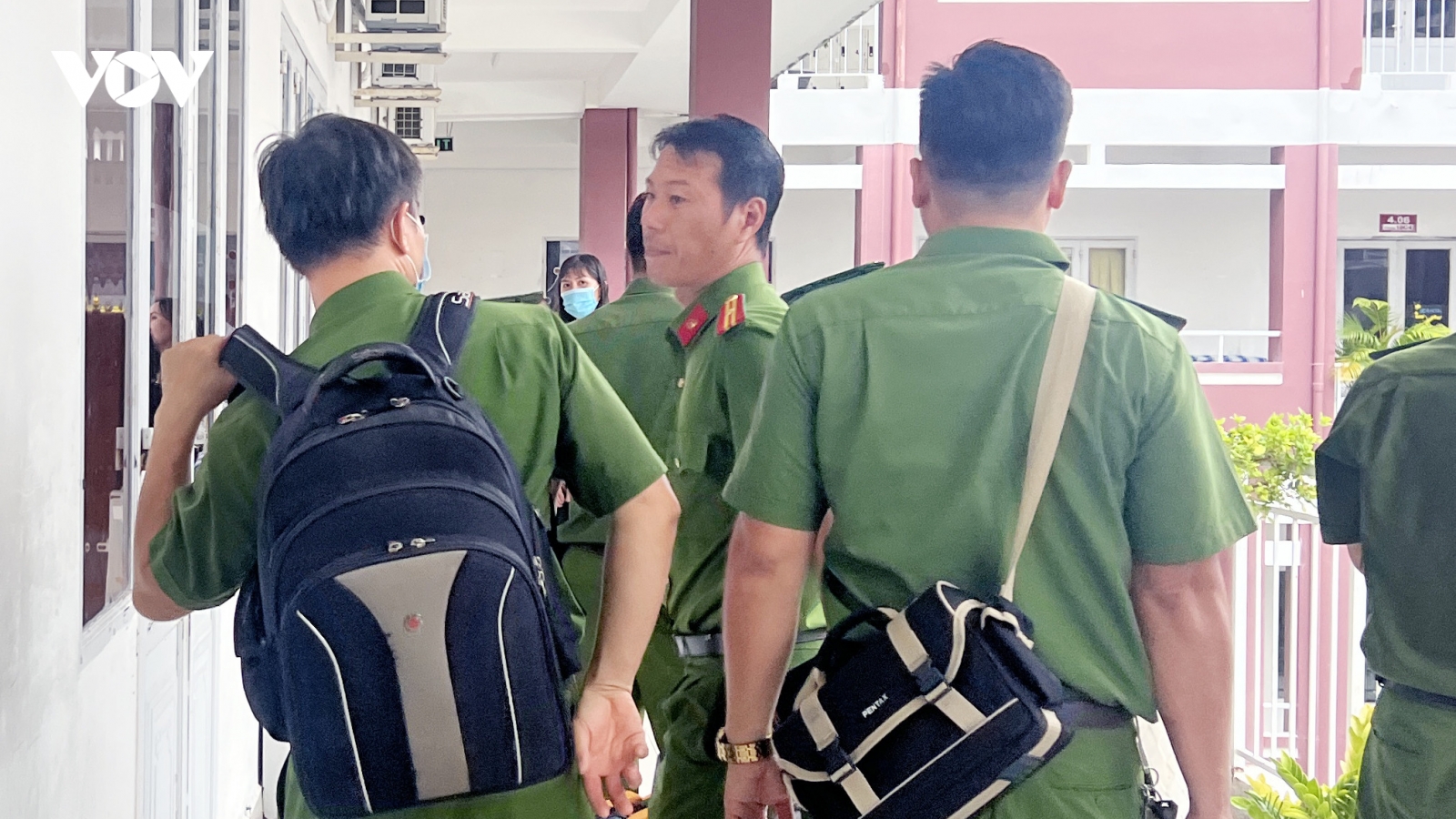 Học sinh trường Ischool ngộ độc cánh gà chiên: Công an vào cuộc