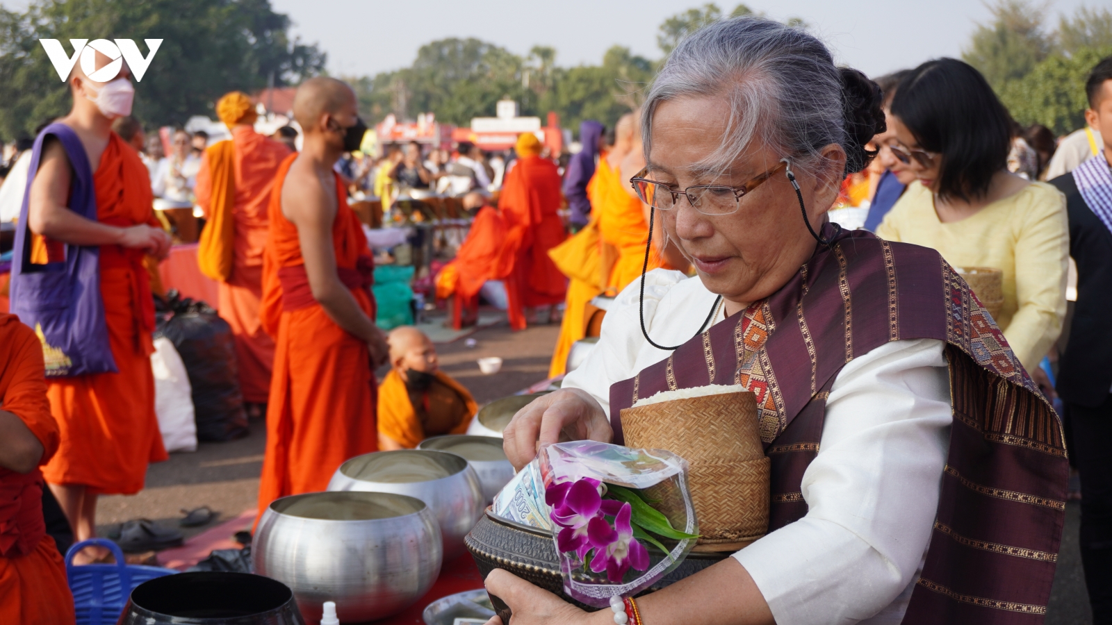 Nét đẹp văn hóa tín ngưỡng trong đêm hội Thatluang của người dân Lào