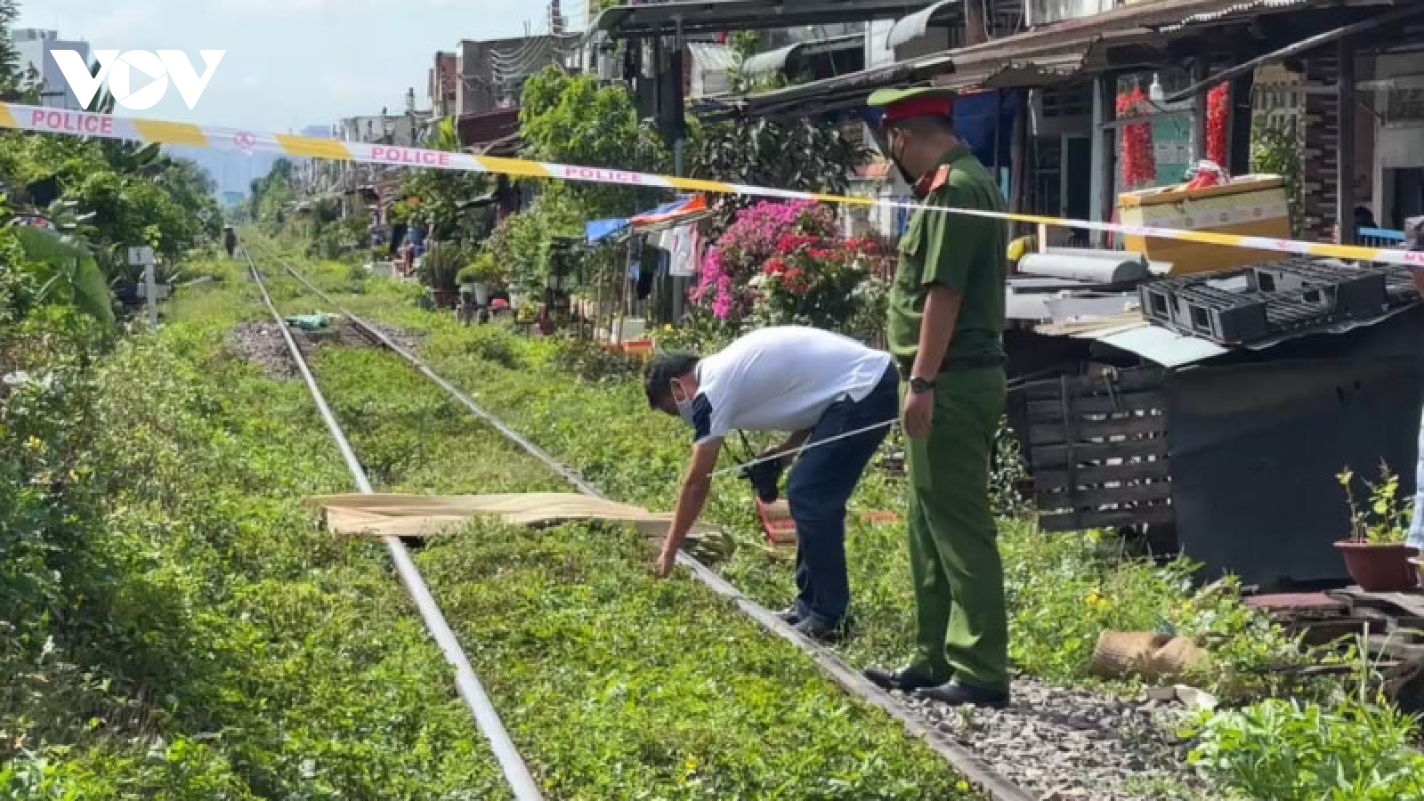 Phát hiện thi thể nam thanh niên đứt một chân ở đường ray xe lửa 