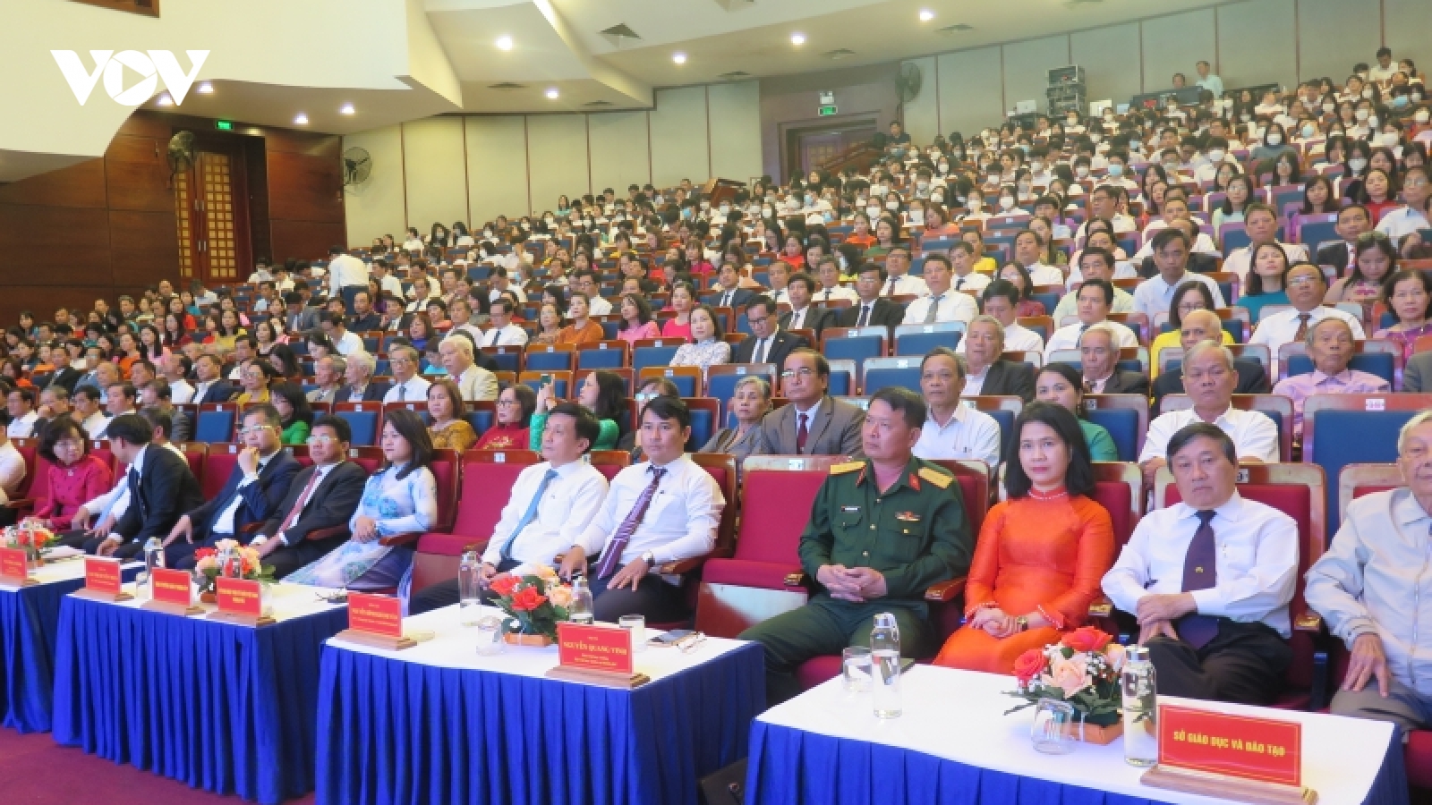 Nhiều trường học tri ân, tuyên dương giáo viên tiêu biểu nhân dịp 20/11