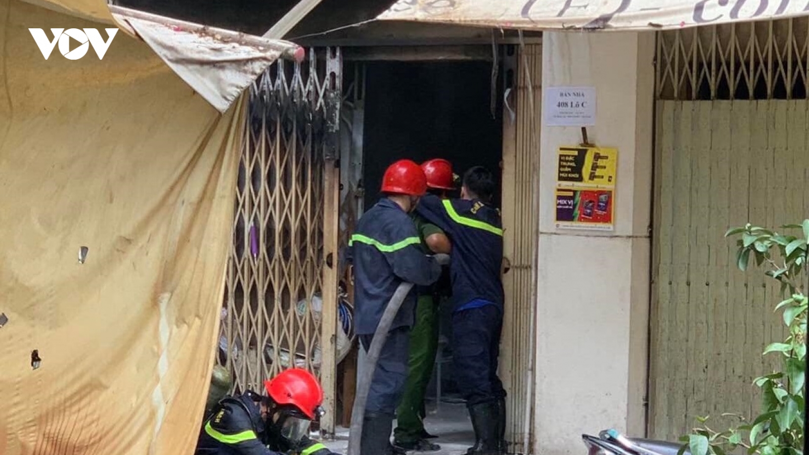 Nổ bình gas gây cháy căn hộ ở TP.HCM, một người bị bỏng