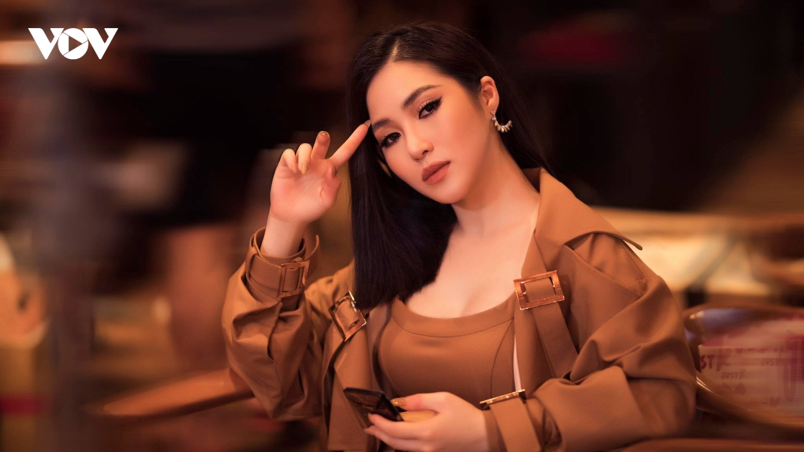 Hương Tràm về nước làm cố vấn Chung kết "Ca sĩ mặt nạ"?