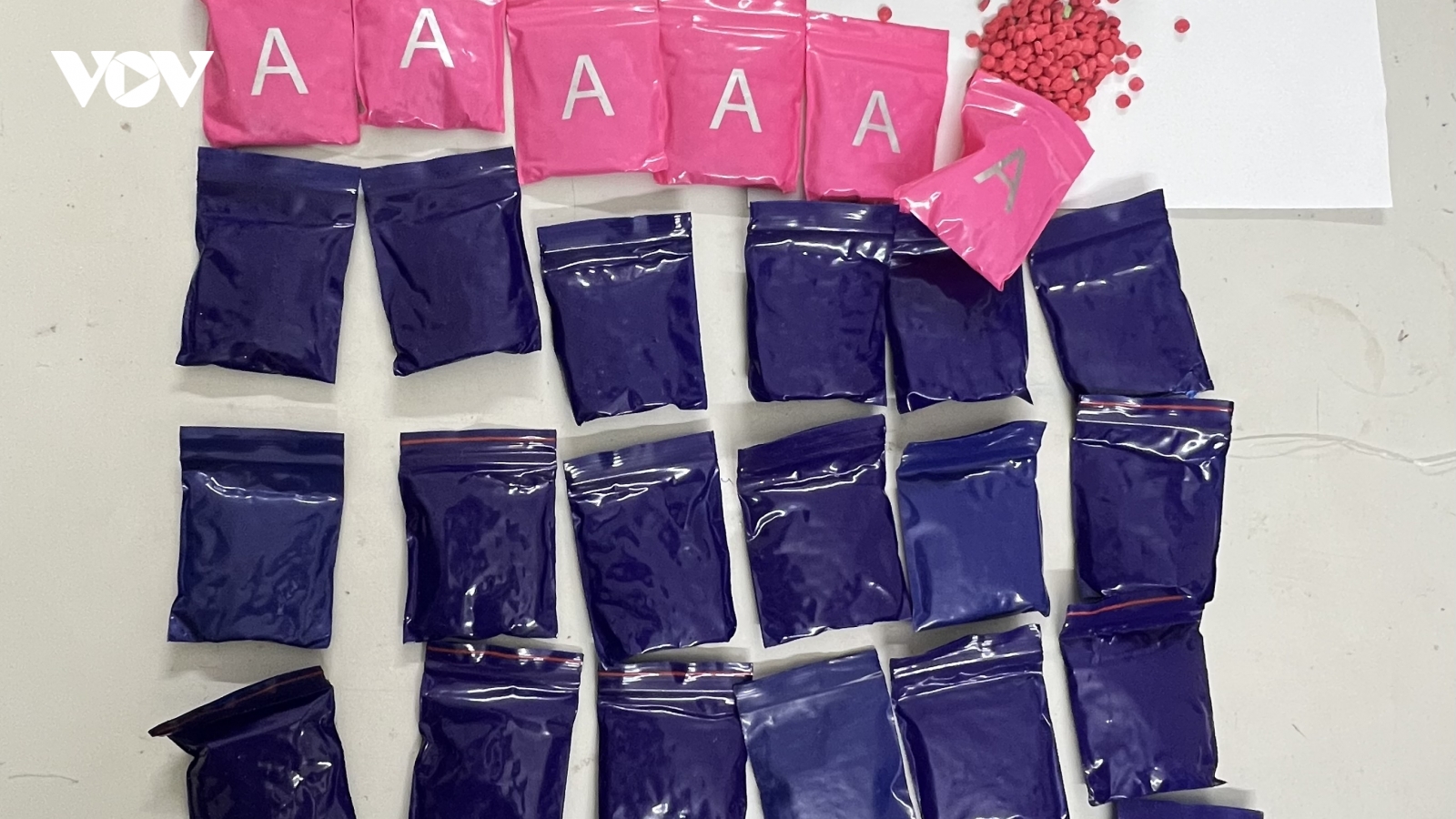 Mua bán trái phép 1 bánh heroine và hơn 5.600 viên ma tuý tổng hợp
