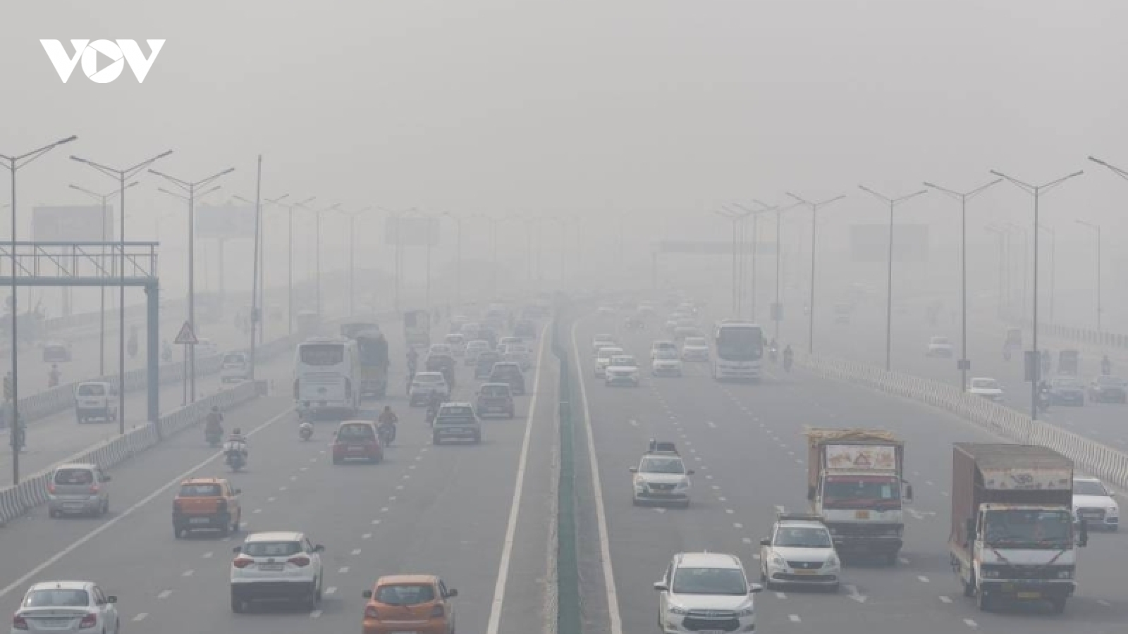 Khói mù nguy hiểm bao trùm thủ đô New Delhi, Ấn Độ đóng cửa trường học