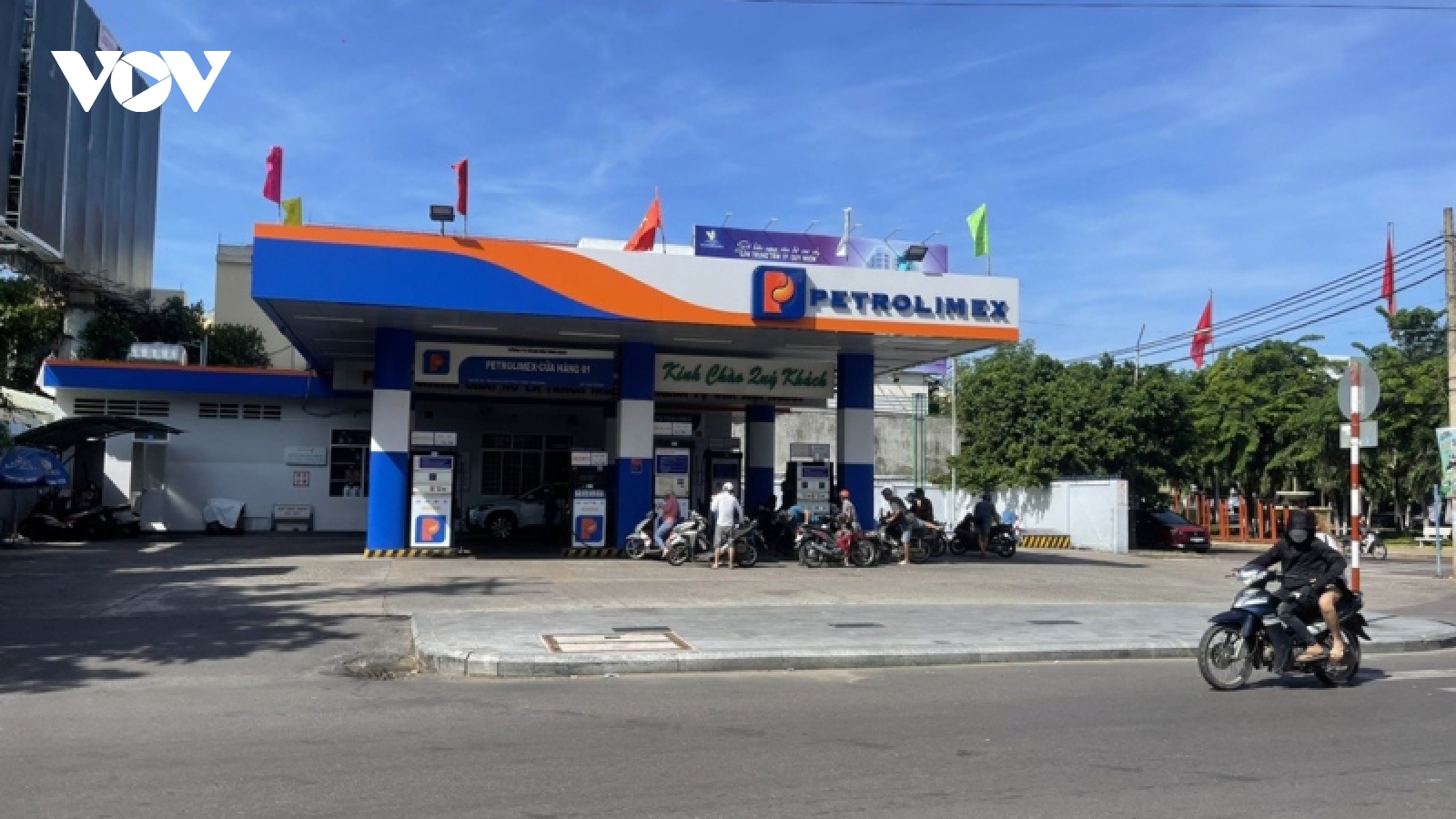 Làm rõ nguyên nhân một số cửa hàng bán lẻ xăng dầu ở Bình Định tạm dừng bán