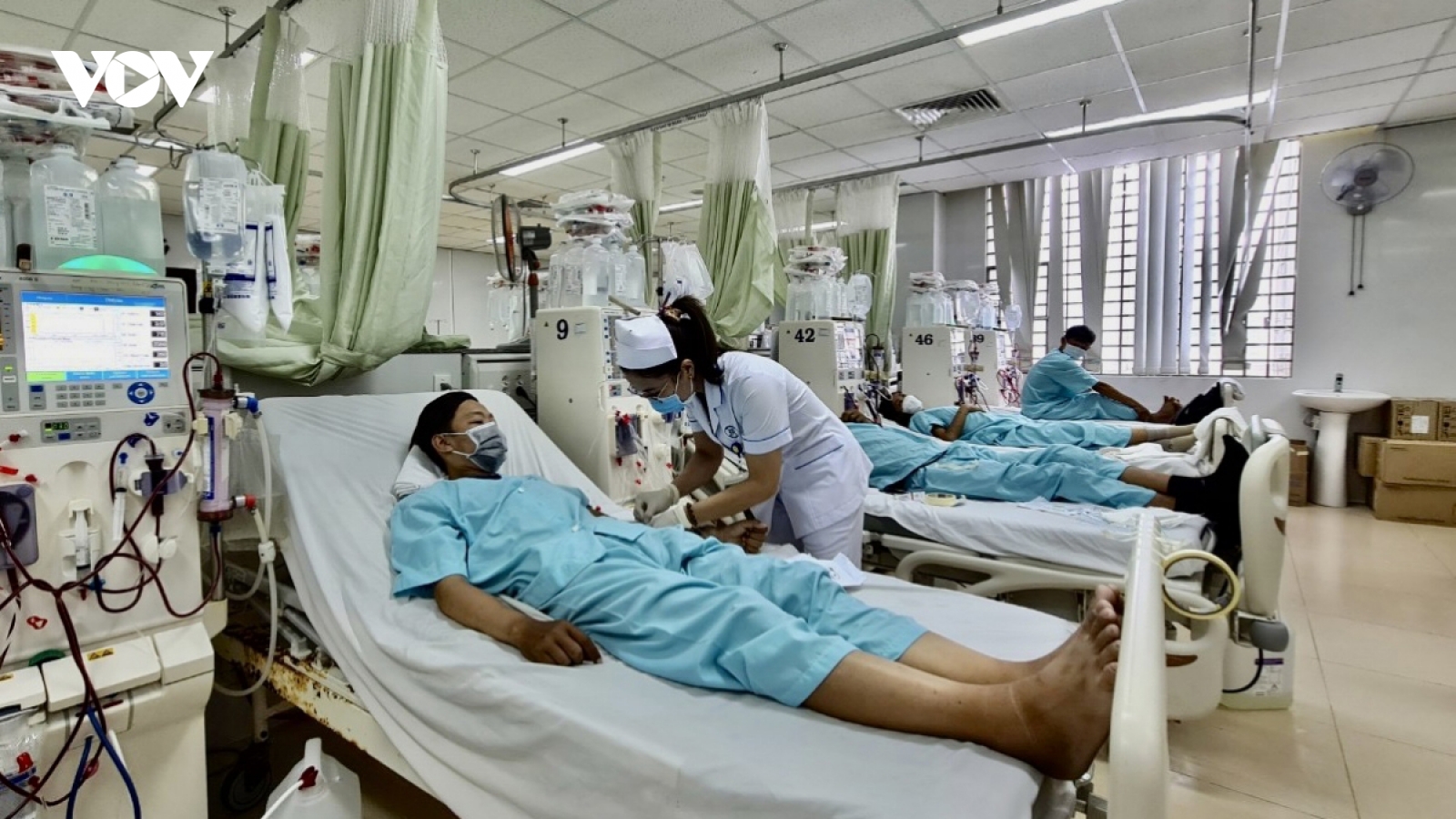 Hàng loạt máy bị hư, bệnh viện Bà Rịa quá tải lọc máu cho bệnh nhân