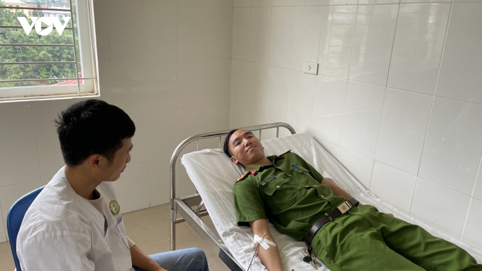 Phó trưởng Công an xã kịp thời hiến máu cứu thai phụ qua cơn nguy kịch