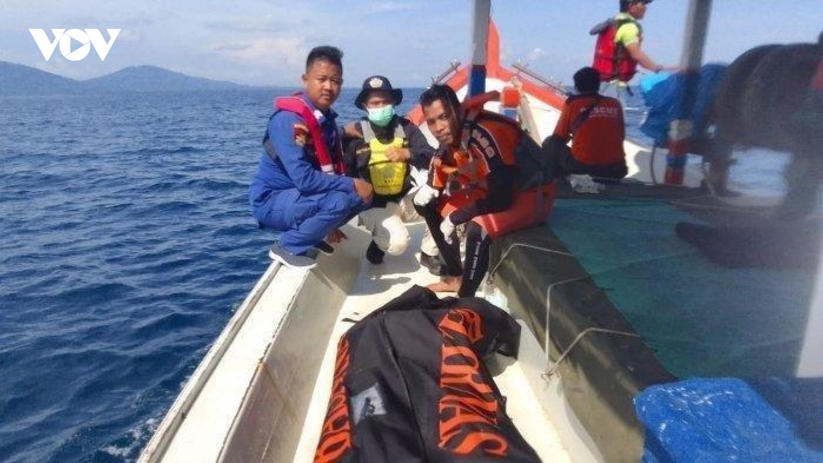 Rơi trực thăng tại Indonesia, phi hành đoàn thiệt mạng và mất tích