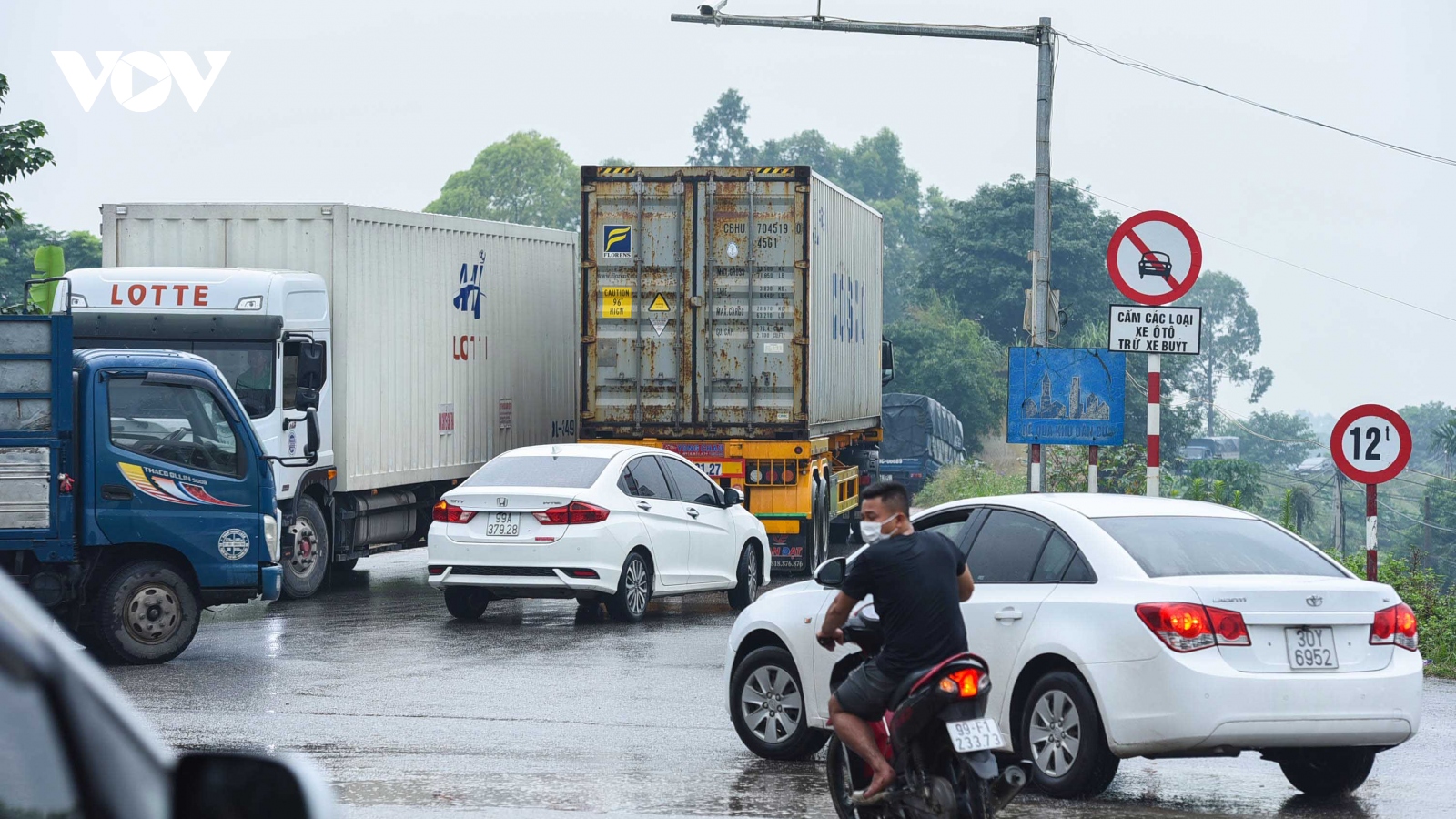 “Né” trạm thu phí BOT, những binh đoàn xe quá tải ùn ùn phá đê ở Bắc Ninh