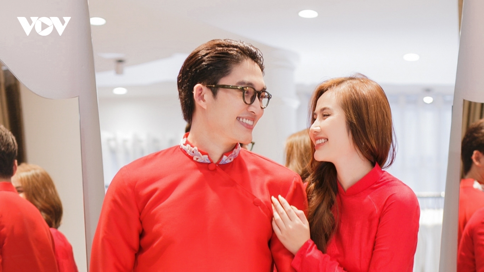 Chuyện showbiz: Đình Tú cùng Huyền Lizzie thử áo dài cưới