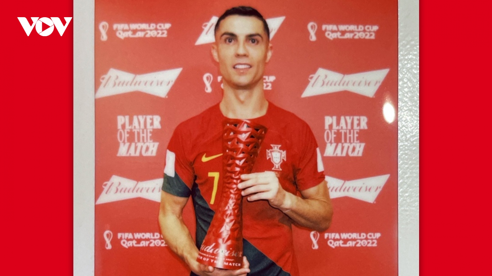 Ronaldo khiêm tốn khi được vinh danh sau trận thắng Ghana